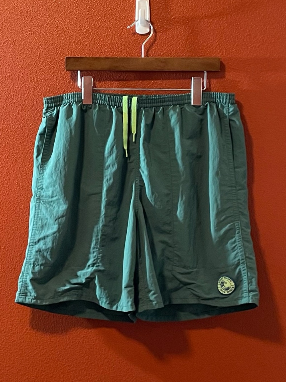 Patagonia Men’s 7” Baggies Longs Conifer Green Mesh Lined Drawstring Shorts